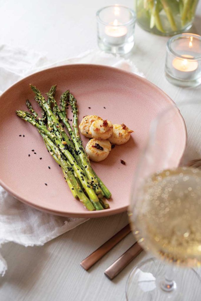 Seared scallops and grilled asparagus