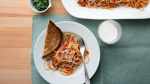 Spaghetti with Roasted Red Pepper Sauce
